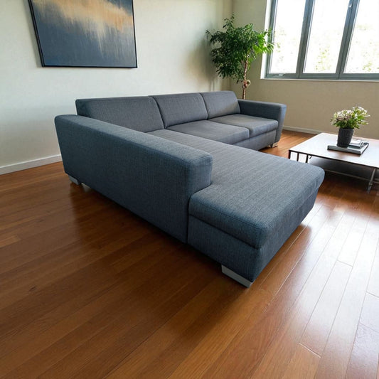 Jeansfarbenes Ecksofa von Livique mit ausziehbarer Funktion. Art.-Nr. 459