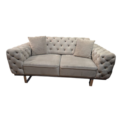 Sofa in Beige (Chesterfield-Design) aus Samt Art.-Nr. 446