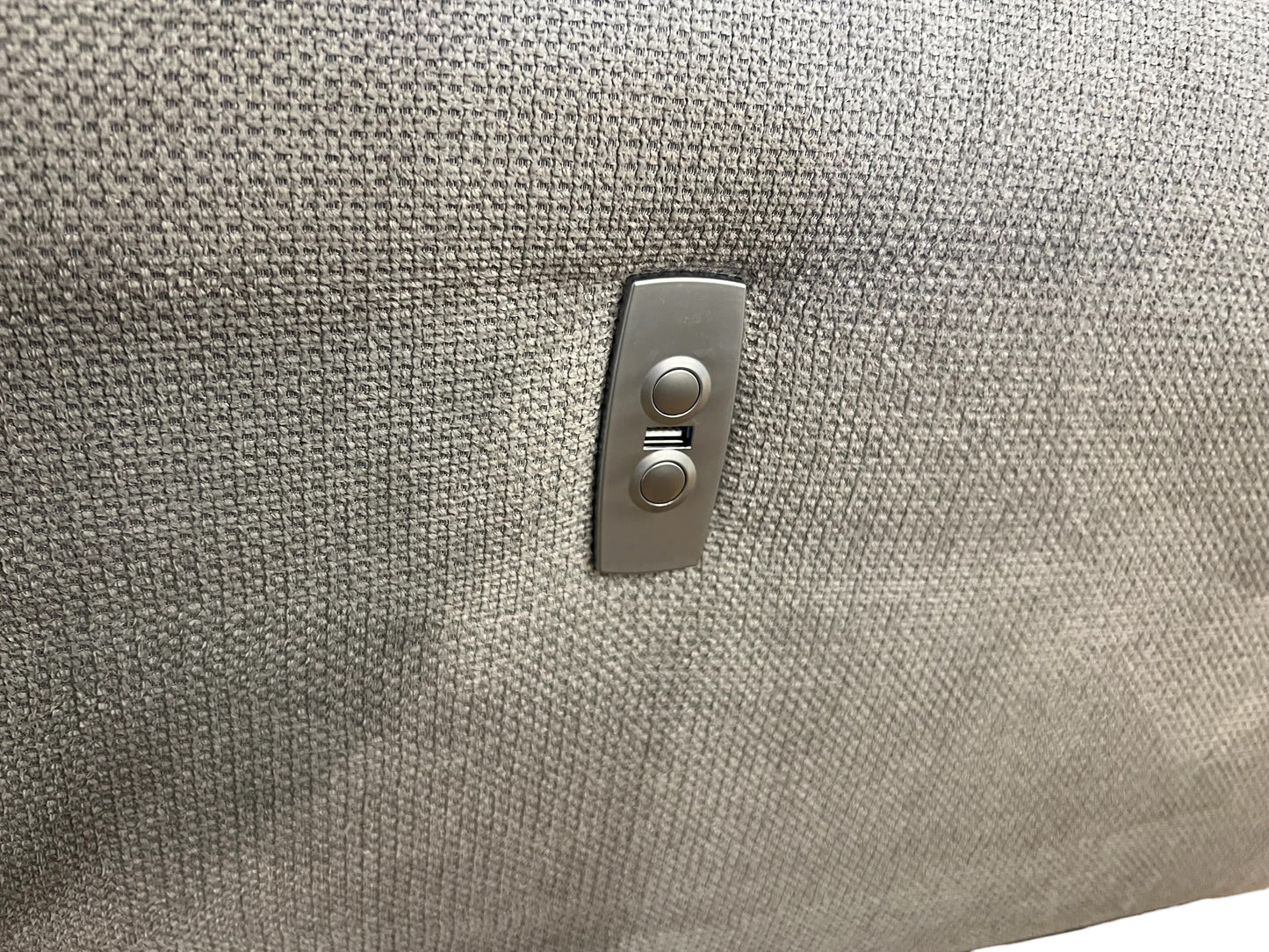 Graues, elektrisch ausziehbares Ecksofa Art.-Nr. 594