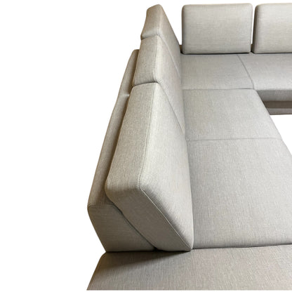 Graues Ecksofa mit verstellbaren Armlehnen. Art.-Nr. 549