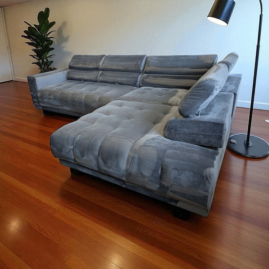 Graues Bubel-Ecksofa aus Samtstoff Art.-Nr. 474