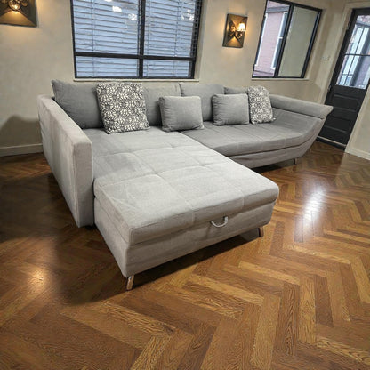 Ecksofa mit verstellbaren Armlehnen. Art.-Nr. 550