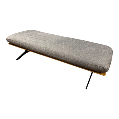 Designer-Ecksofa von Dieter Knoll mit passendem Hocker Art.-Nr. 535