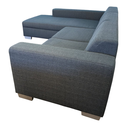Jeansfarbenes Ecksofa von Livique mit ausziehbarer Funktion. Art.-Nr. 459