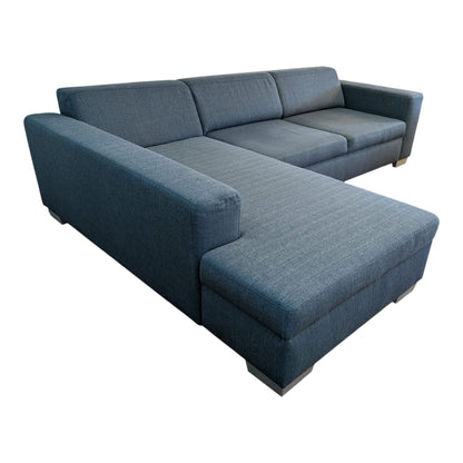 Jeansfarbenes Ecksofa von Livique mit ausziehbarer Funktion. Art.-Nr. 459