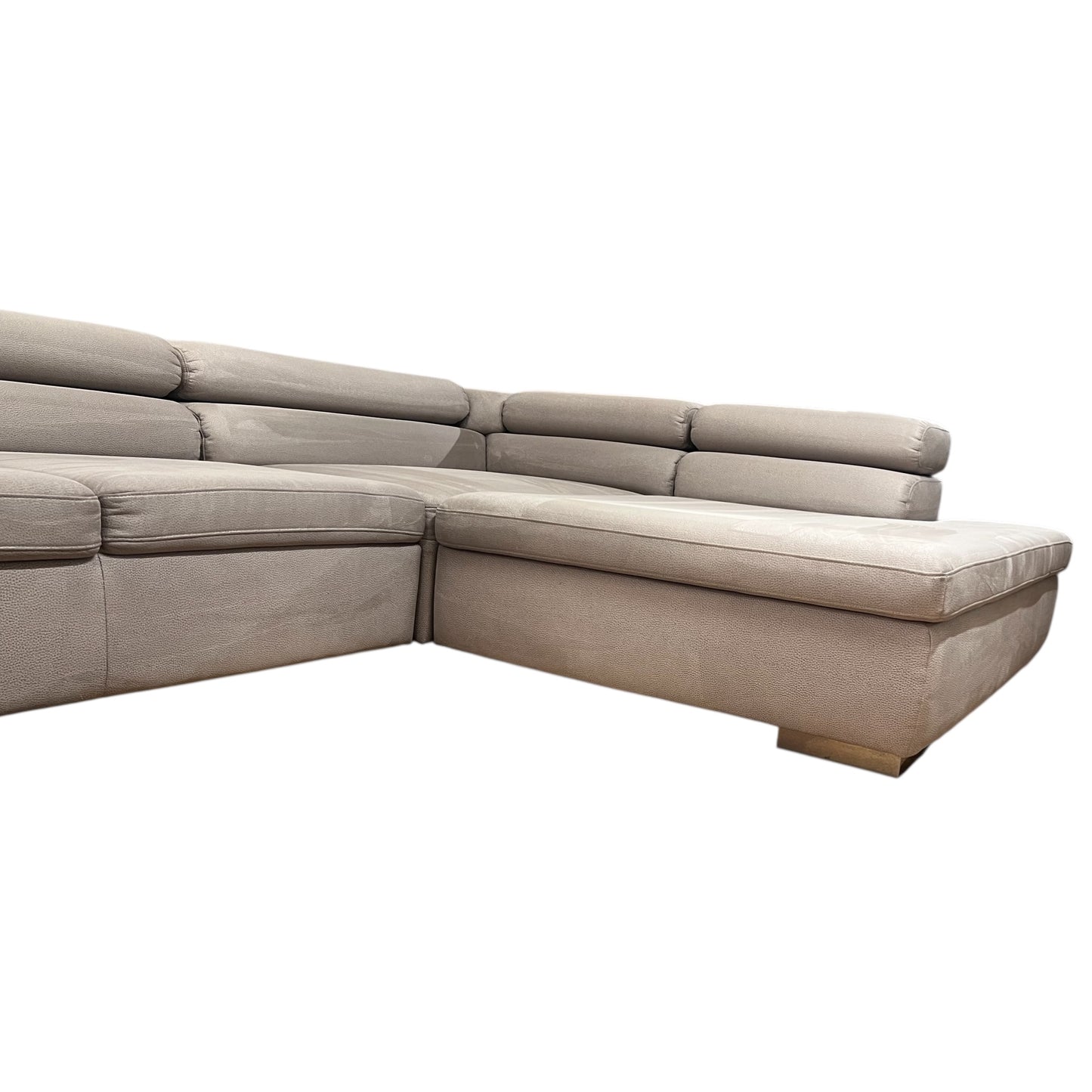 Hochwertiges beiges Ecksofa aus Alcantara von Pfister. Art.-Nr. 529