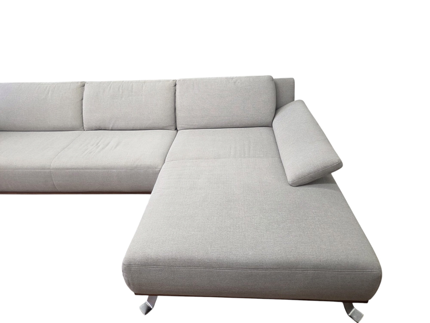 Ecksofa mit Holzdetails von Pfister Art.-Nr. 040