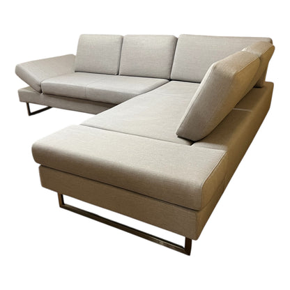 Graues Ecksofa mit verstellbaren Armlehnen. Art.-Nr. 549