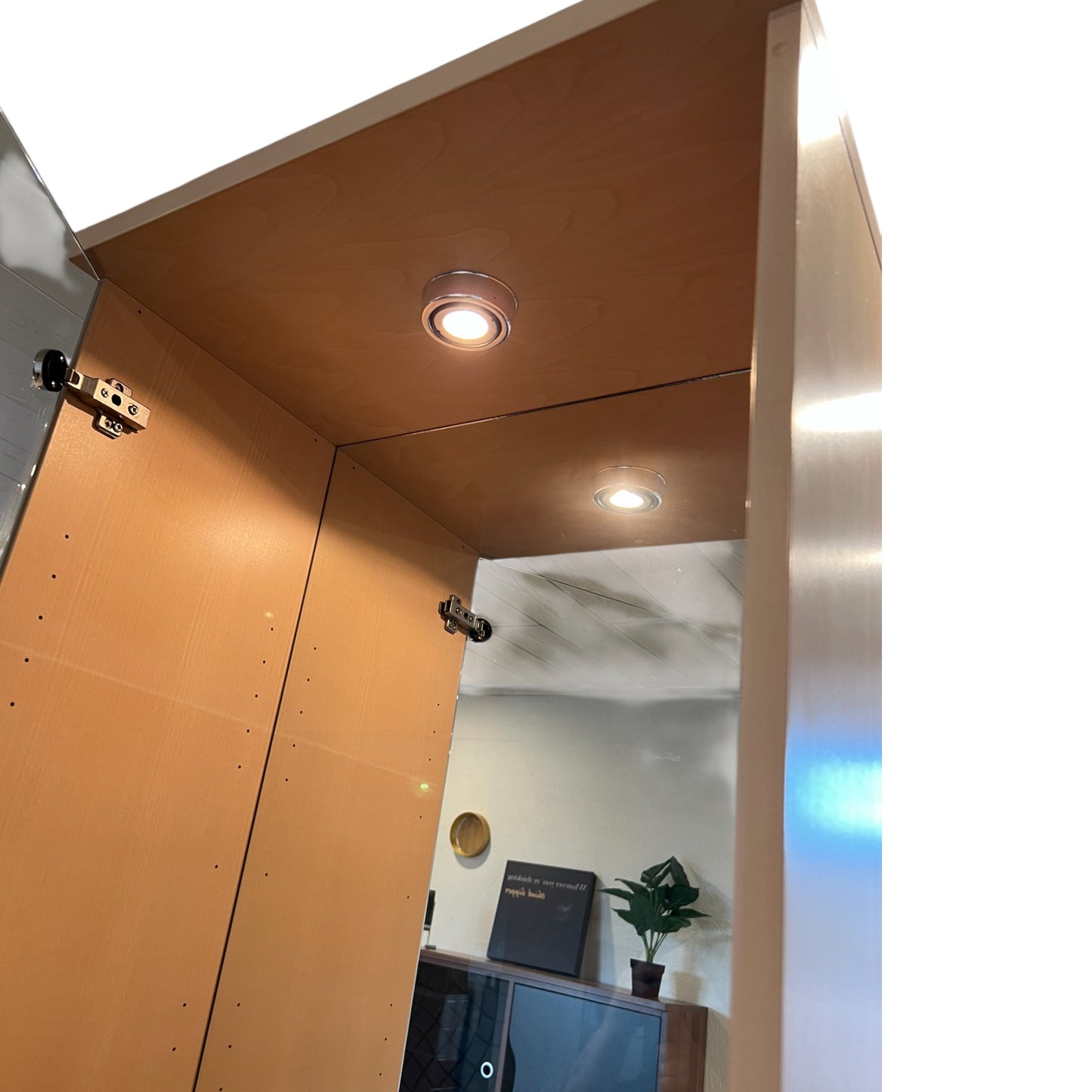 Hochwertiges Wohnwand-Set aus Holz. Art.-Nr. 458