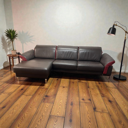 Echtleder-Ecksofa in Braun mit roten Details der Marke Bon Domus Art.-Nr. 541