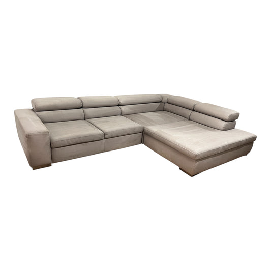 Hochwertiges beiges Ecksofa aus Alcantara von Pfister. Art.-Nr. 529