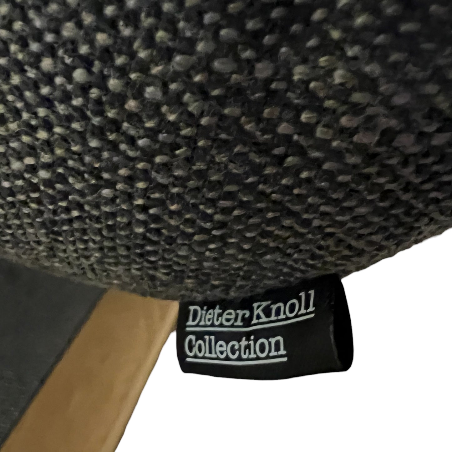 Designer-Ecksofa von Dieter Knoll mit passendem Hocker Art.-Nr. 535