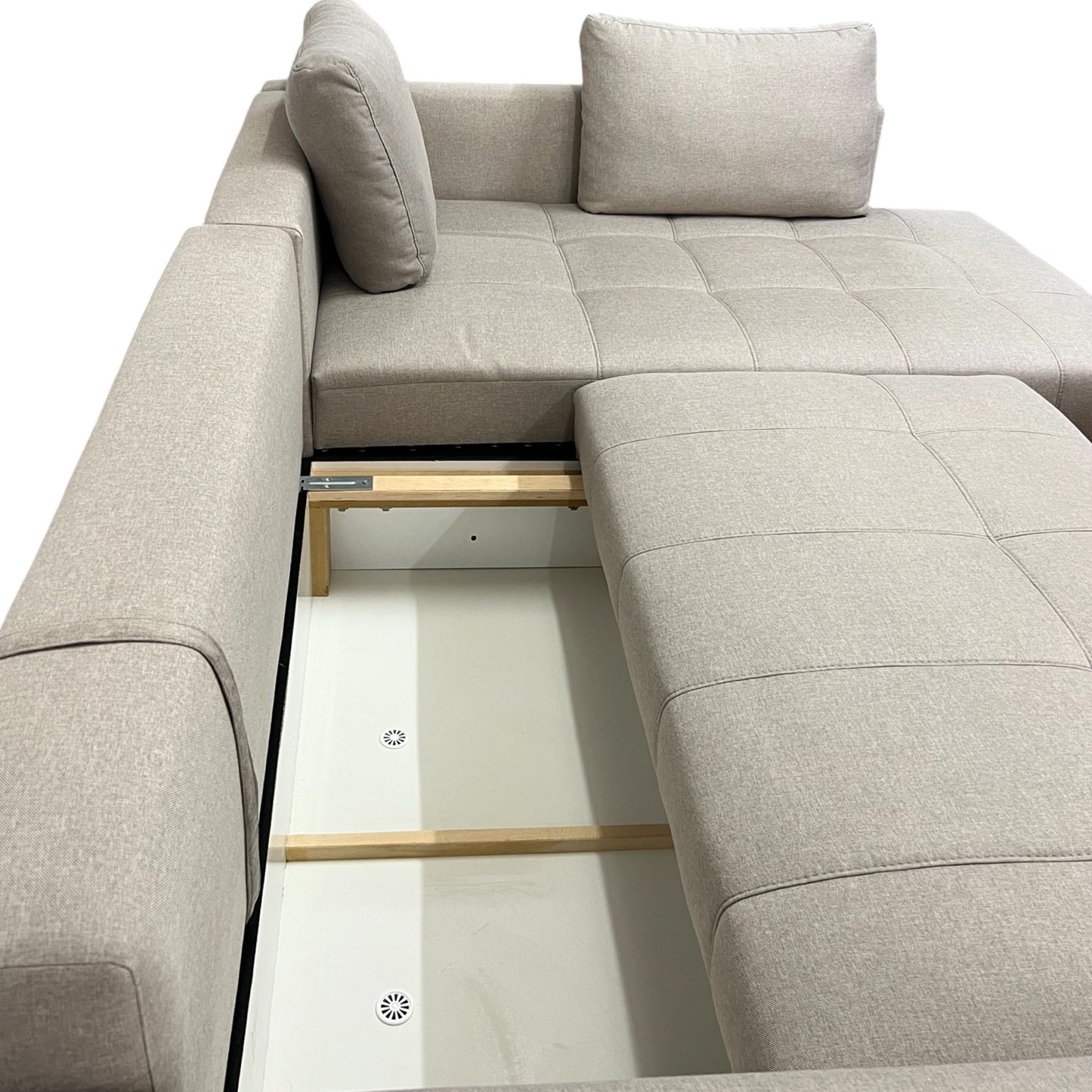 Das Sofa verfügt über Stauraum und eine Bettfunktion Art.-Nr. 522