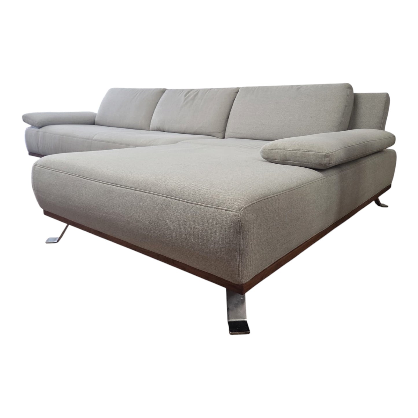 Ecksofa mit Holzdetails von Pfister Art.-Nr. 040