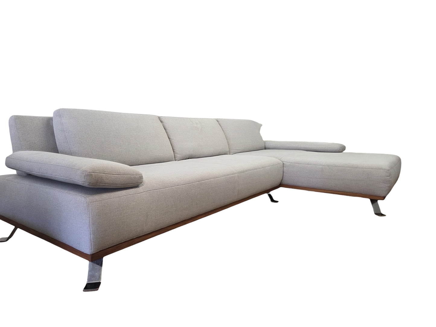 Ecksofa mit Holzdetails von Pfister Art.-Nr. 040