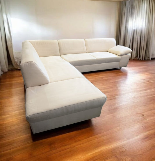 Ecksofa in Beige aus Samt mit verstellbarer Armlehne Art.-Nr.296