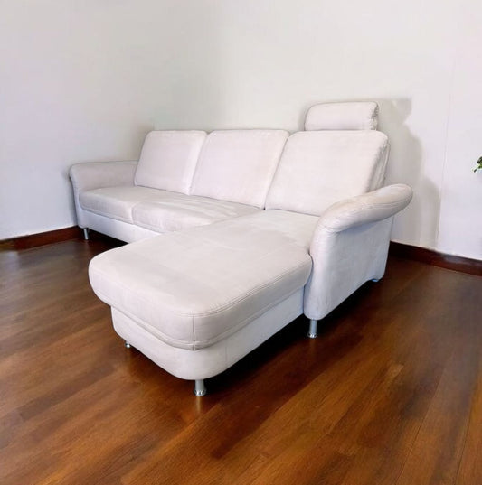 Beiges Ecksofa aus Alcantara mit Stauraum Art.-Nr.285