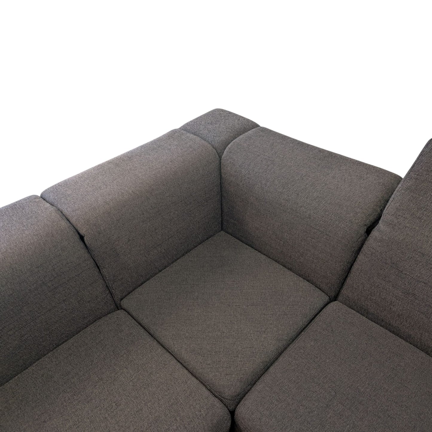 Hochwertiges Ecksofa in Dunkelbraun mit Holzbeinen. Art.-Nr. 391