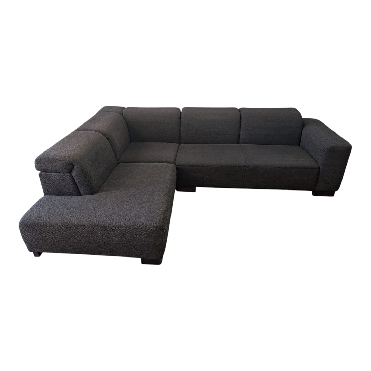 Hochwertiges Ecksofa in Dunkelbraun mit Holzbeinen. Art.-Nr. 391