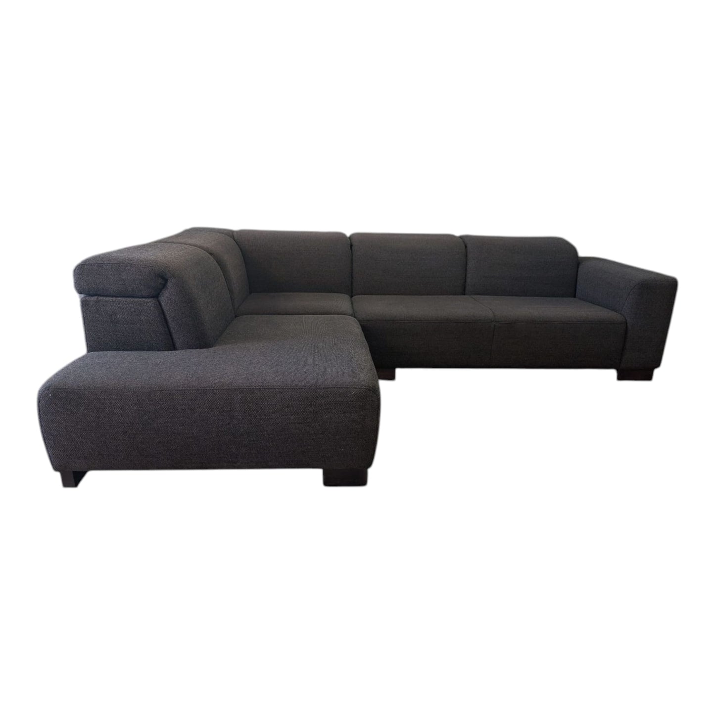 Hochwertiges Ecksofa in Dunkelbraun mit Holzbeinen. Art.-Nr. 391