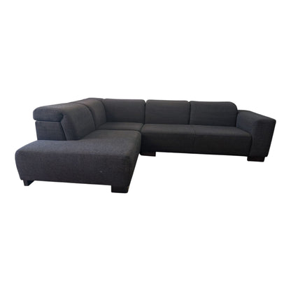 Hochwertiges Ecksofa in Dunkelbraun mit Holzbeinen. Art.-Nr. 391