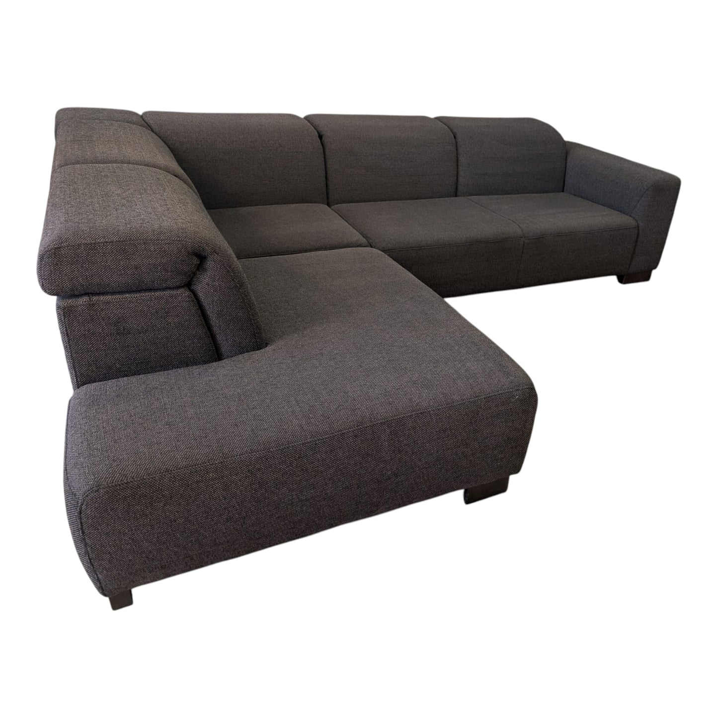 Hochwertiges Ecksofa in Dunkelbraun mit Holzbeinen. Art.-Nr. 391