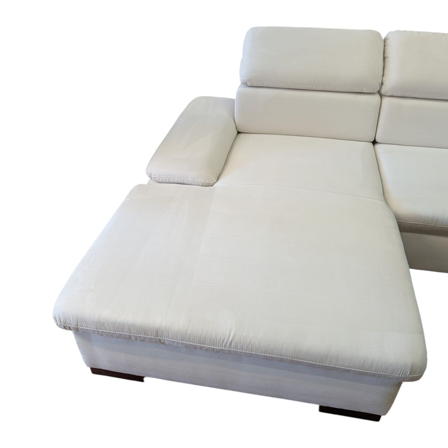 Ecksofa in Beige mit verstellbaren Kopfstützen Art.-Nr. 393
